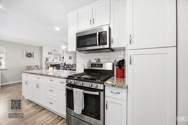 208 Glen Oaks Drive, Bakersfield, CA 93309