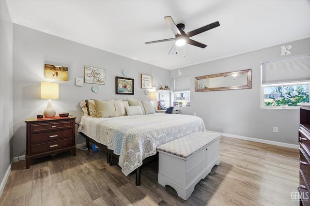 208 Glen Oaks Drive, Bakersfield, CA 93309