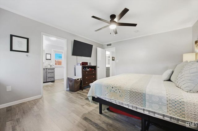 208 Glen Oaks Drive, Bakersfield, CA 93309