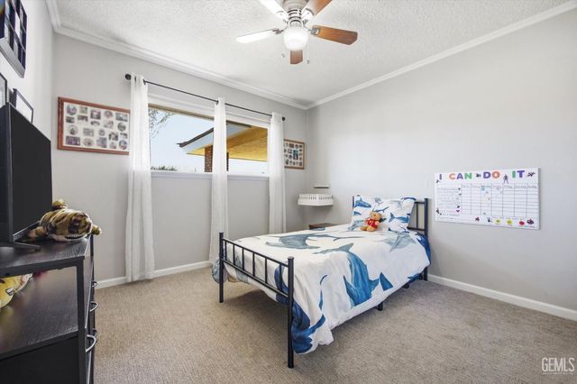 208 Glen Oaks Drive, Bakersfield, CA 93309