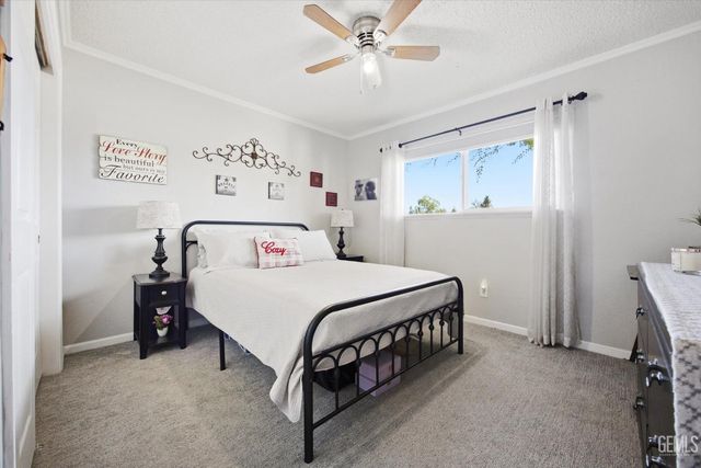 208 Glen Oaks Drive, Bakersfield, CA 93309