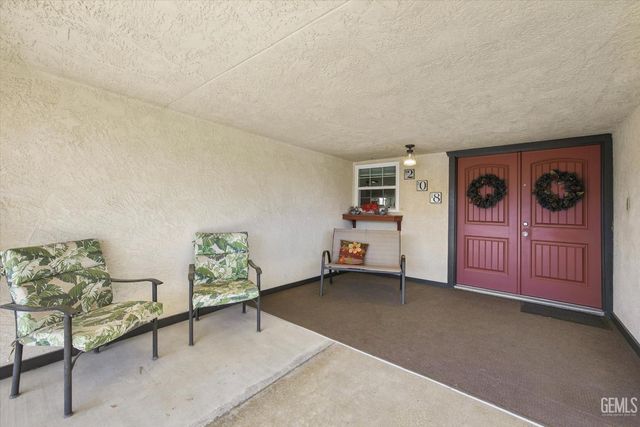 208 Glen Oaks Drive, Bakersfield, CA 93309