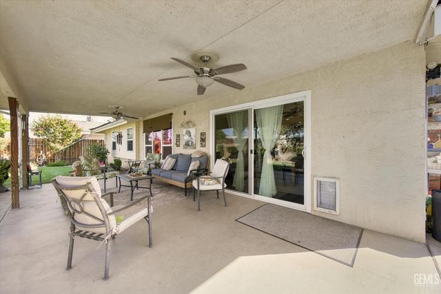 208 Glen Oaks Drive, Bakersfield, CA 93309