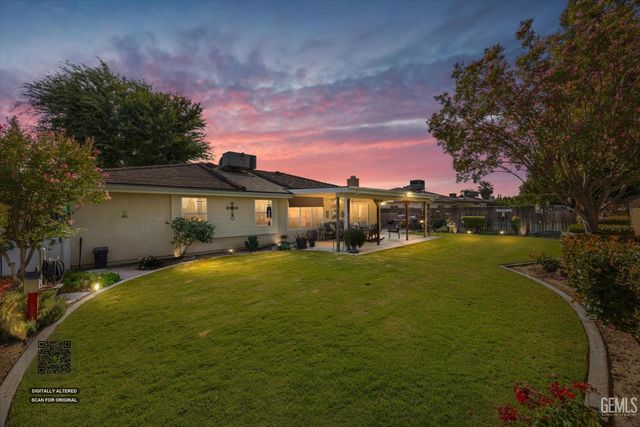 208 Glen Oaks Drive, Bakersfield, CA 93309