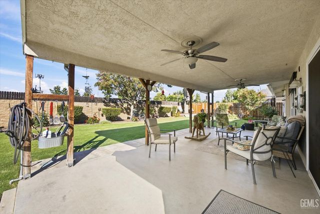208 Glen Oaks Drive, Bakersfield, CA 93309