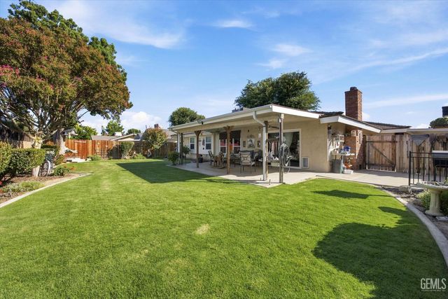208 Glen Oaks Drive, Bakersfield, CA 93309