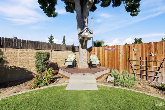 208 Glen Oaks Drive, Bakersfield, CA 93309