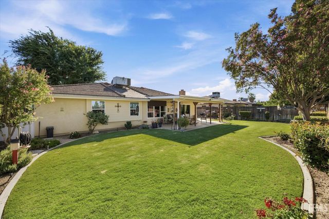 208 Glen Oaks Drive, Bakersfield, CA 93309