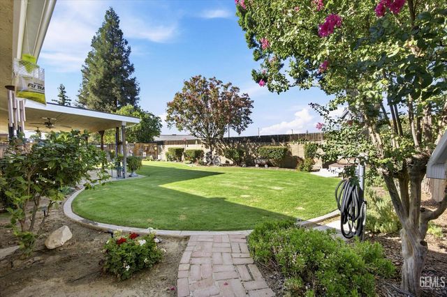 208 Glen Oaks Drive, Bakersfield, CA 93309