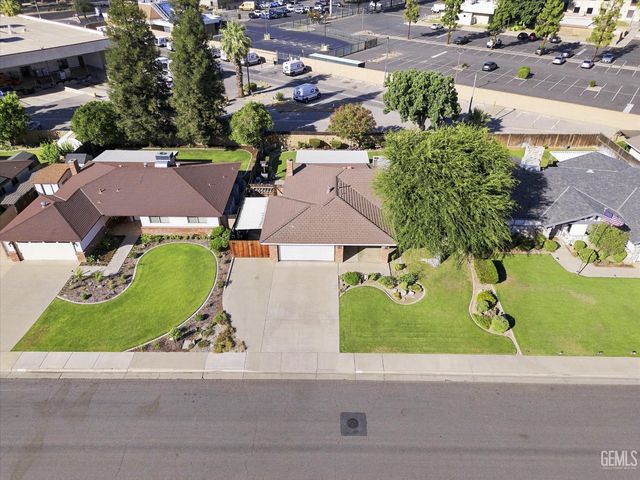 208 Glen Oaks Drive, Bakersfield, CA 93309