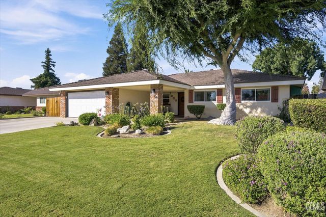 208 Glen Oaks Drive, Bakersfield, CA 93309
