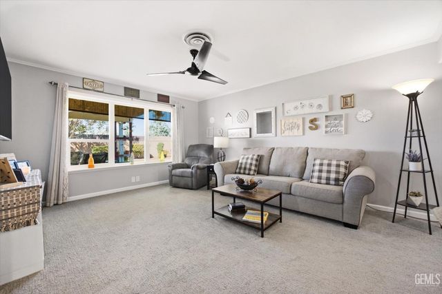 208 Glen Oaks Drive, Bakersfield, CA 93309