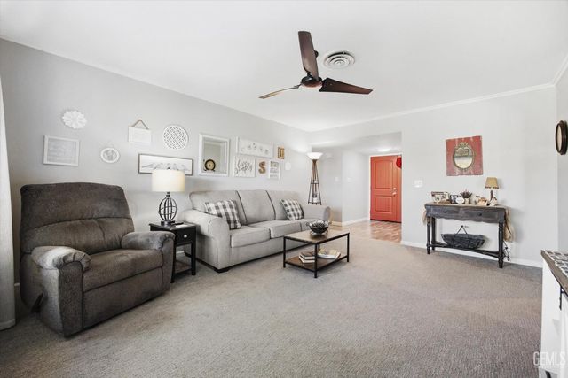 208 Glen Oaks Drive, Bakersfield, CA 93309
