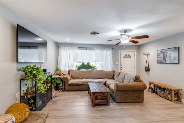 4233 Ridgecrest Circle, Lake Worth, TX 76135