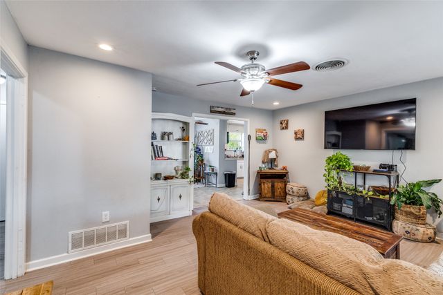 4233 Ridgecrest Circle, Lake Worth, TX 76135