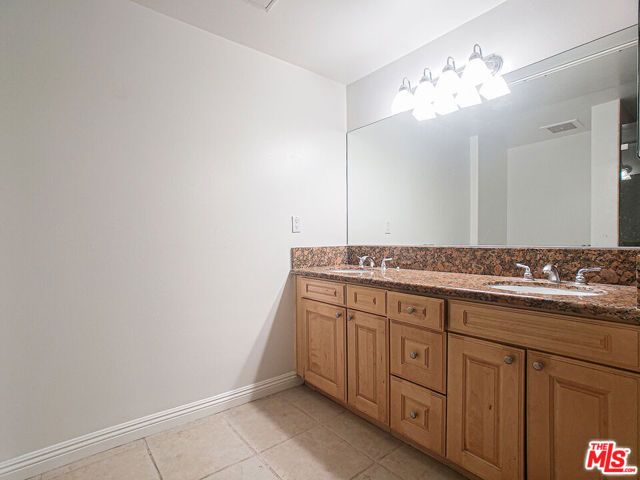 1042 S Kingsley Drive PH2, Los Angeles, CA 90006