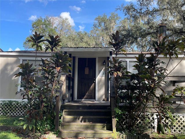 8824 OVERLOOK DR, Wesley Chapel, FL 33545