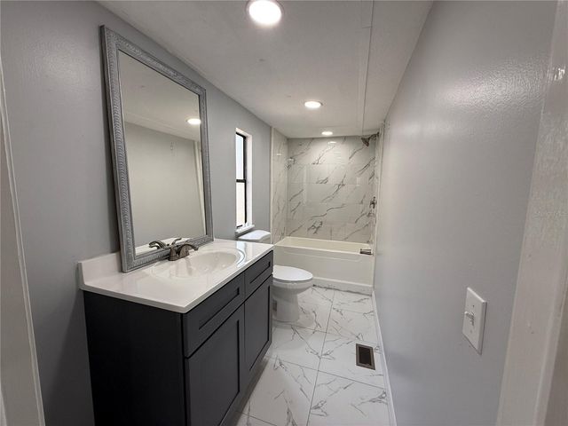 8824 OVERLOOK DR, Wesley Chapel, FL 33545