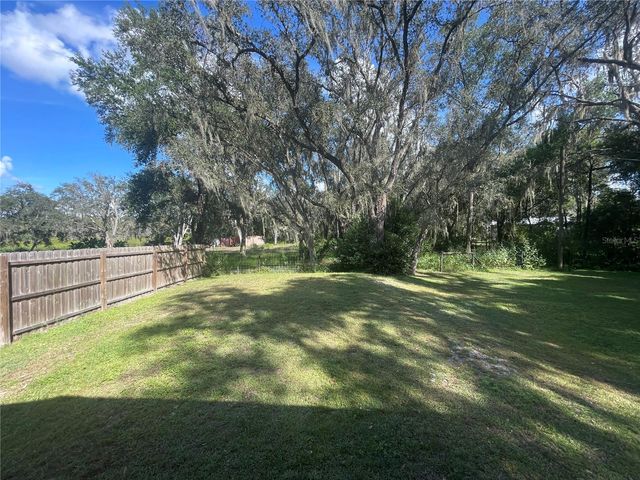 8824 OVERLOOK DR, Wesley Chapel, FL 33545