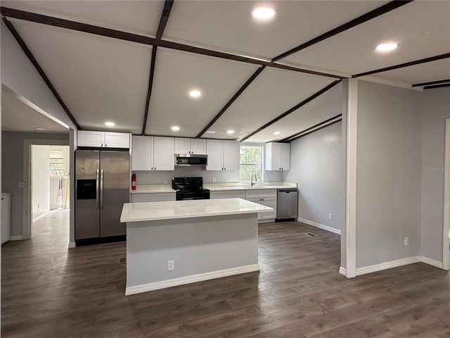 8824 OVERLOOK DR, Wesley Chapel, FL 33545