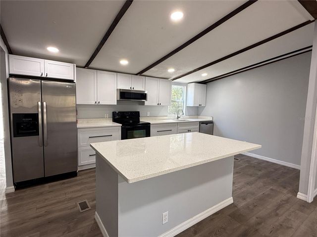 8824 OVERLOOK DR, Wesley Chapel, FL 33545