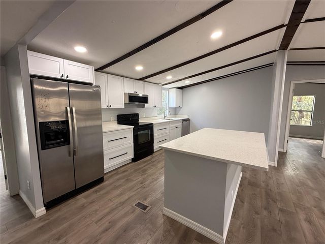 8824 OVERLOOK DR, Wesley Chapel, FL 33545