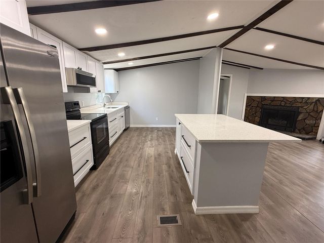 8824 OVERLOOK DR, Wesley Chapel, FL 33545