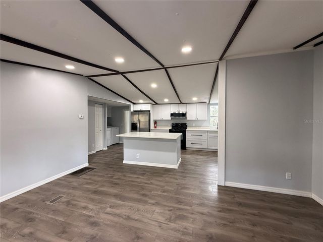 8824 OVERLOOK DR, Wesley Chapel, FL 33545