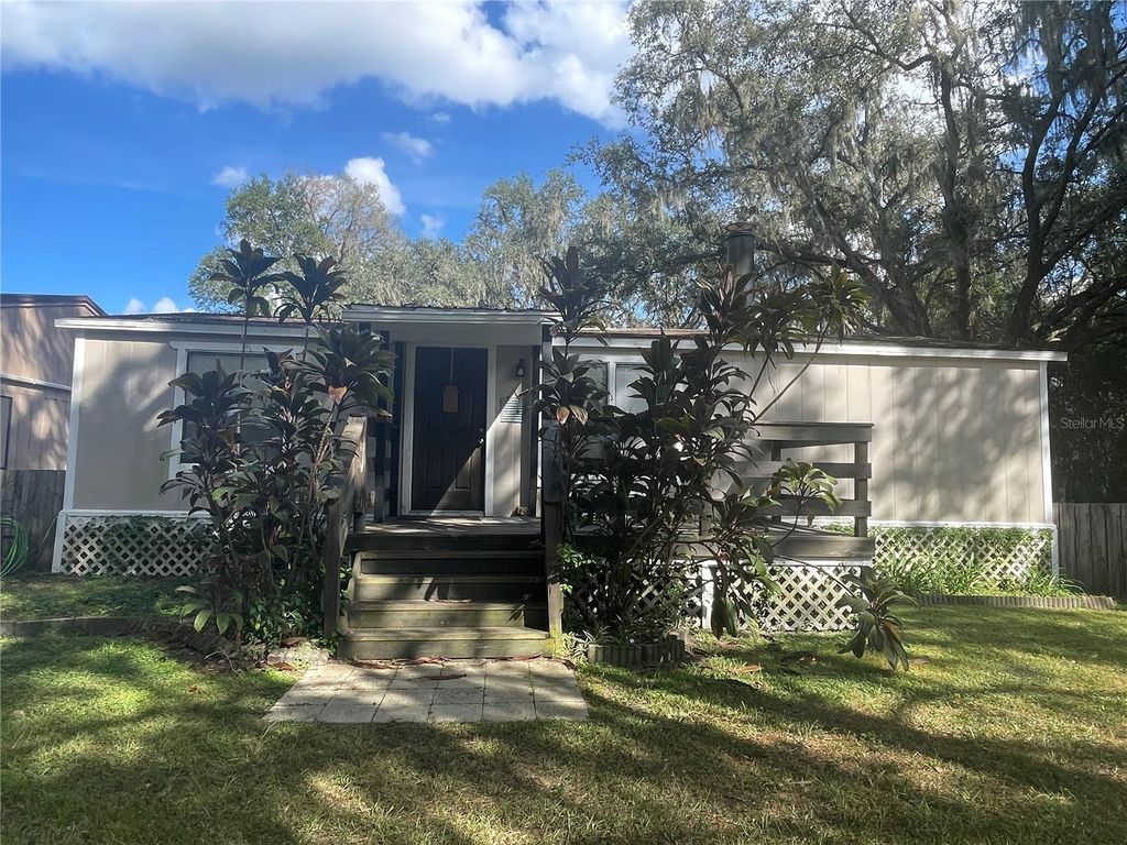 8824 OVERLOOK DR, Wesley Chapel, FL 33545