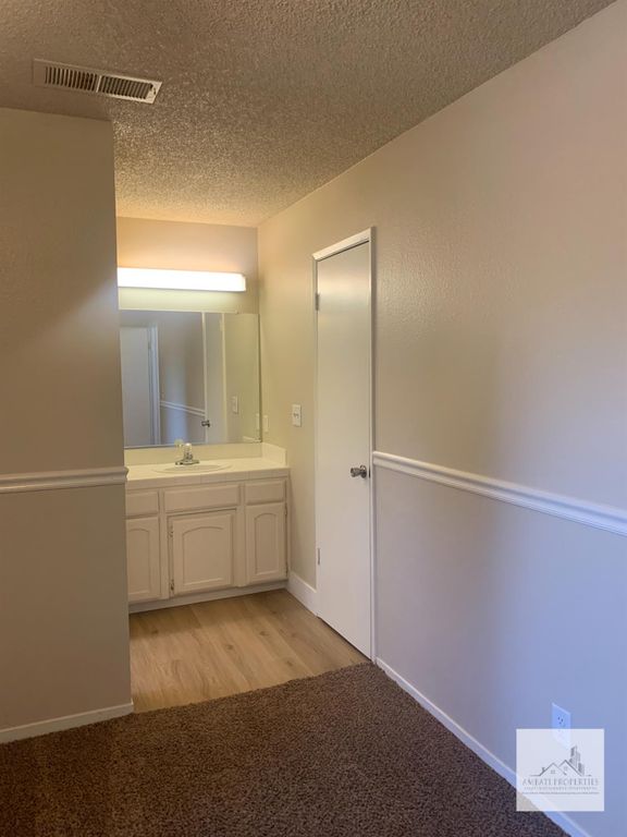 Image 14 of property listing at 1703 E Eclipse Avenue, Fresno, CA 93720