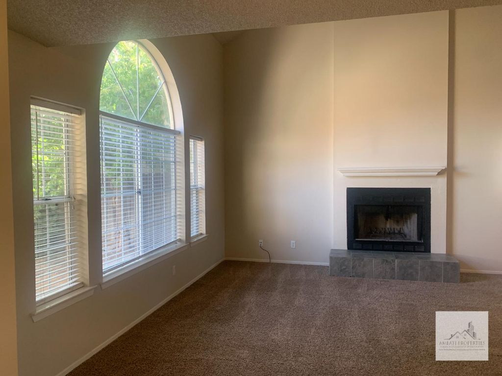 Image 3 of property listing at 1703 E Eclipse Avenue, Fresno, CA 93720