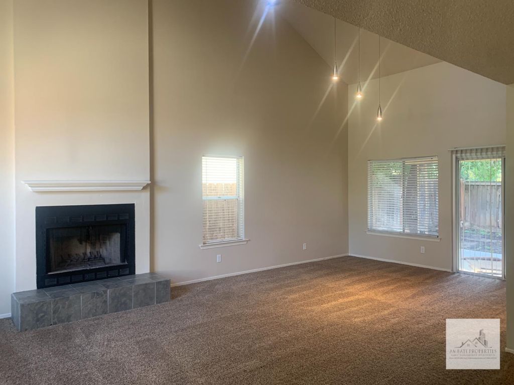 Image 5 of property listing at 1703 E Eclipse Avenue, Fresno, CA 93720