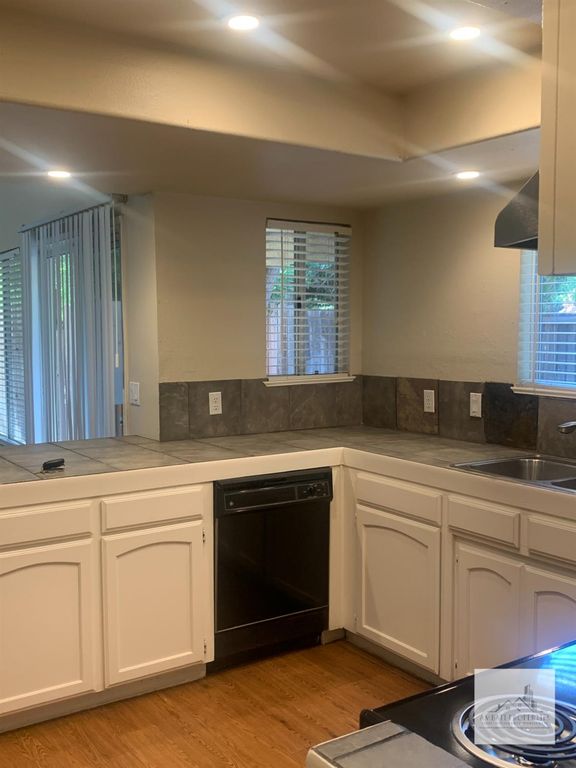 Image 6 of property listing at 1703 E Eclipse Avenue, Fresno, CA 93720
