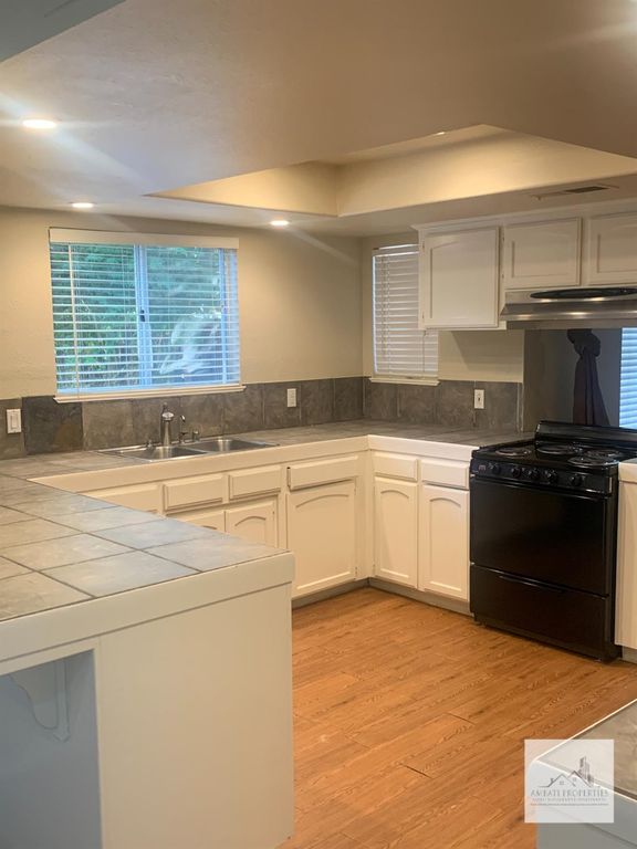 Image 8 of property listing at 1703 E Eclipse Avenue, Fresno, CA 93720