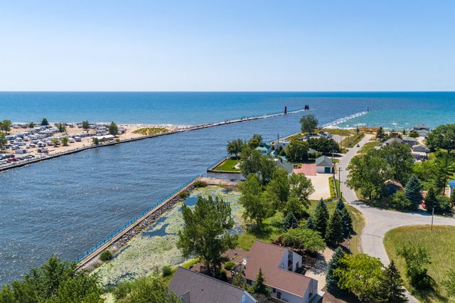 529 Miller Drive 202, Grand Haven, MI 49417