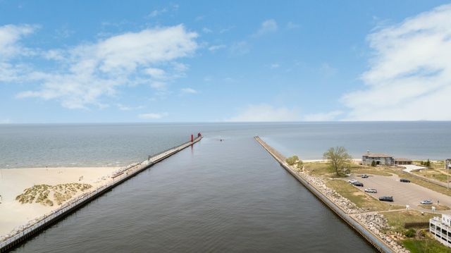 529 Miller Drive 202, Grand Haven, MI 49417