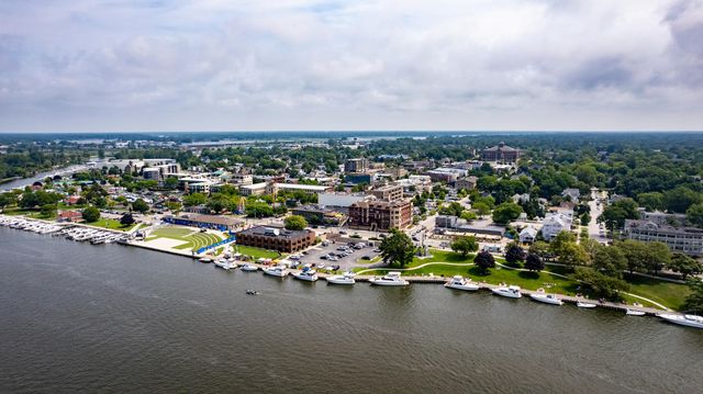 529 Miller Drive 202, Grand Haven, MI 49417
