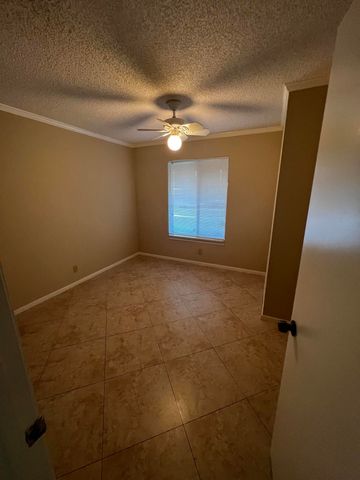 4215 S 57th Avenue E, Greenacres, FL 33463