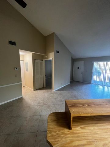 4215 S 57th Avenue E, Greenacres, FL 33463