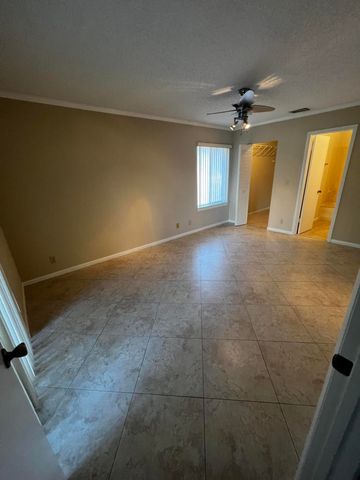 4215 S 57th Avenue E, Greenacres, FL 33463
