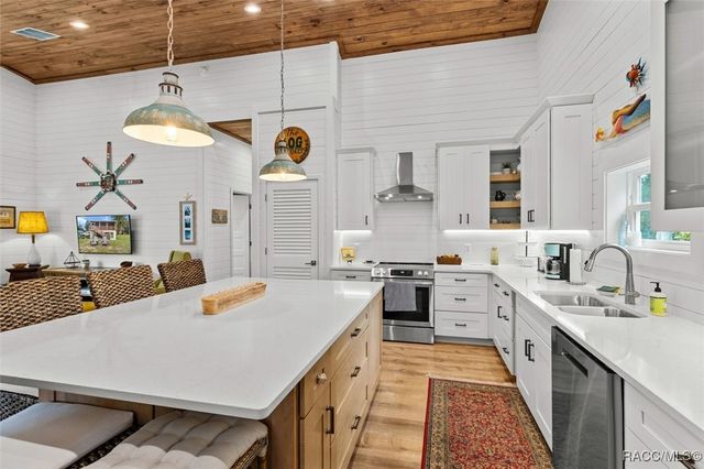 5328 Riverside Drive, Yankeetown, FL 34498