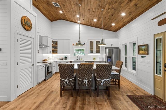 5328 Riverside Drive, Yankeetown, FL 34498