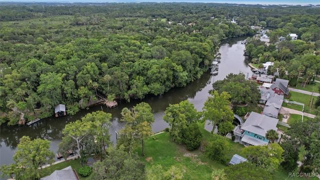 5328 Riverside Drive, Yankeetown, FL 34498