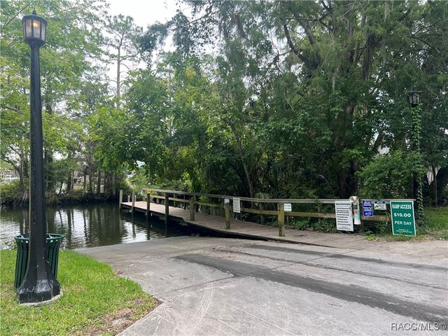 5328 Riverside Drive, Yankeetown, FL 34498