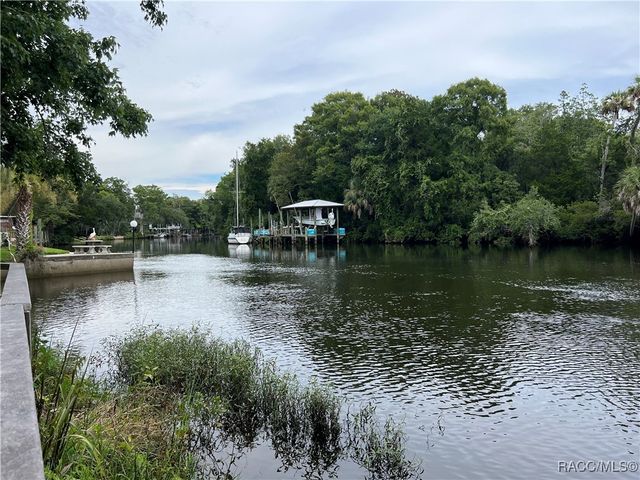 5328 Riverside Drive, Yankeetown, FL 34498