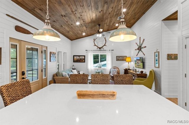 5328 Riverside Drive, Yankeetown, FL 34498