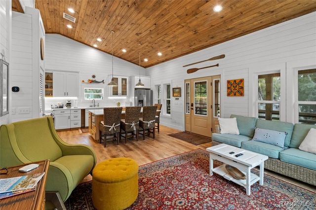 5328 Riverside Drive, Yankeetown, FL 34498