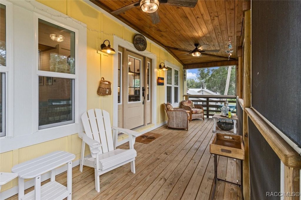 5328 Riverside Drive, Yankeetown, FL 34498