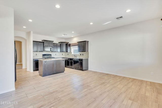 7865 Enchanted Ridge Drive, El Paso, TX 79911