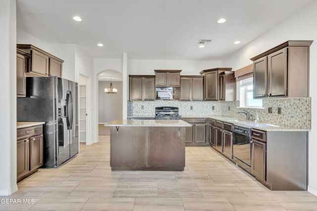 7865 Enchanted Ridge Drive, El Paso, TX 79911